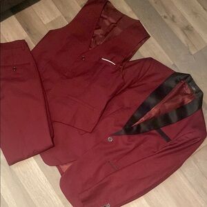 Elegant Burgundy Men's Suit Set